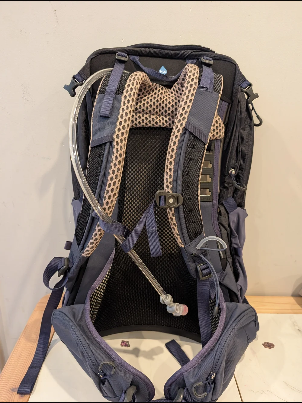 Osprey New Mira 22 2.5L Hydration Travel Blue GreyBackpack Hiking Gorpcore *Flaw